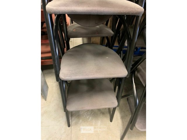 Partij stapelbare stoffen stoelen - afbeelding 2 van  3