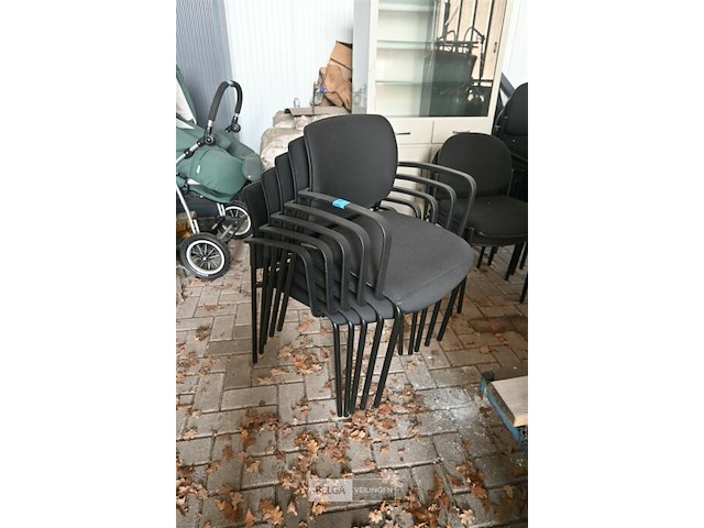 Partij stapelstoelen met armleuning - afbeelding 1 van  4