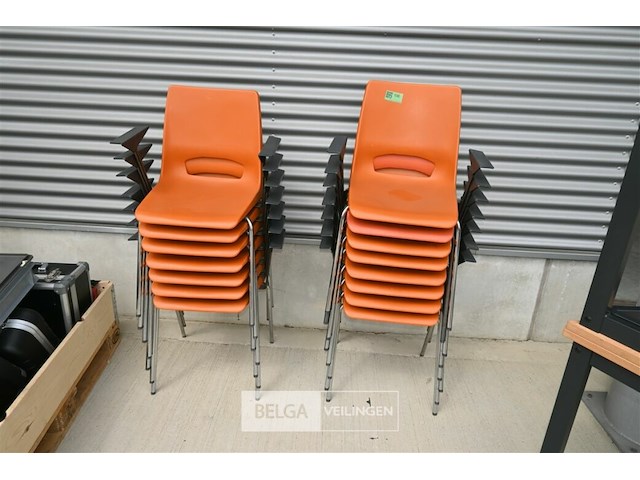 Partij stapelstoelen met armleuning - afbeelding 1 van  5