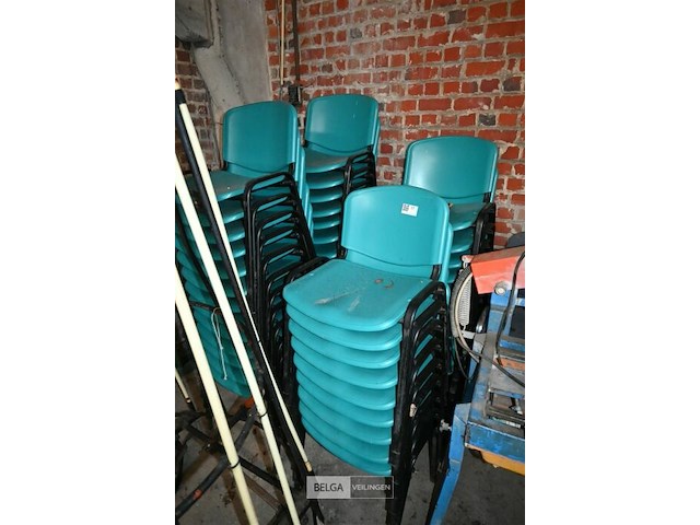 Partij stapelstoelen - afbeelding 1 van  4