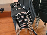 Partij stapelstoelen - afbeelding 2 van  5