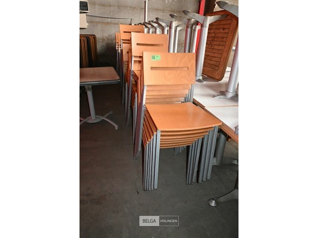 Partij stapelstoelen - afbeelding 1 van  5