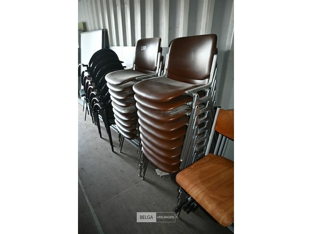 Partij stapelstoelen - afbeelding 1 van  4
