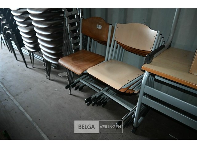 Partij stapelstoelen - afbeelding 1 van  4