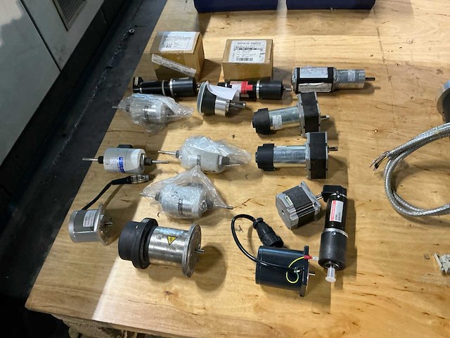 Partij stappenmotoren - afbeelding 1 van  5