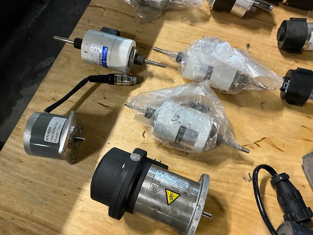 Partij stappenmotoren - afbeelding 2 van  5