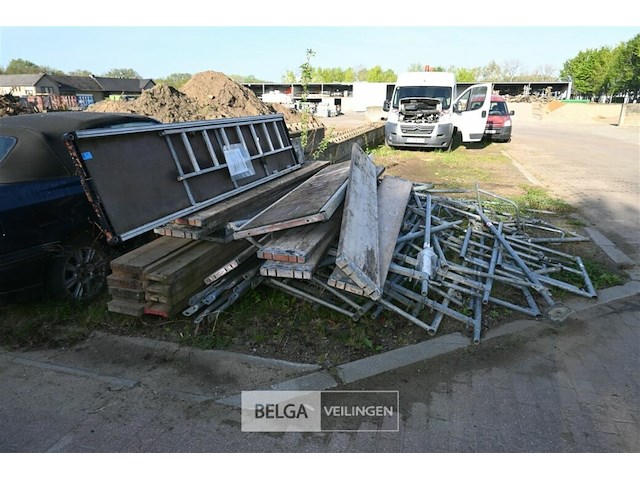 Partij steigermateriaal - afbeelding 1 van  9