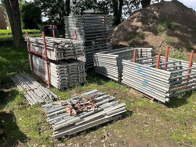 Partij steigermaterialen - afbeelding 1 van  12