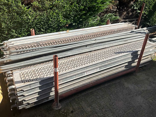 Partij steigermaterialen - afbeelding 1 van  10