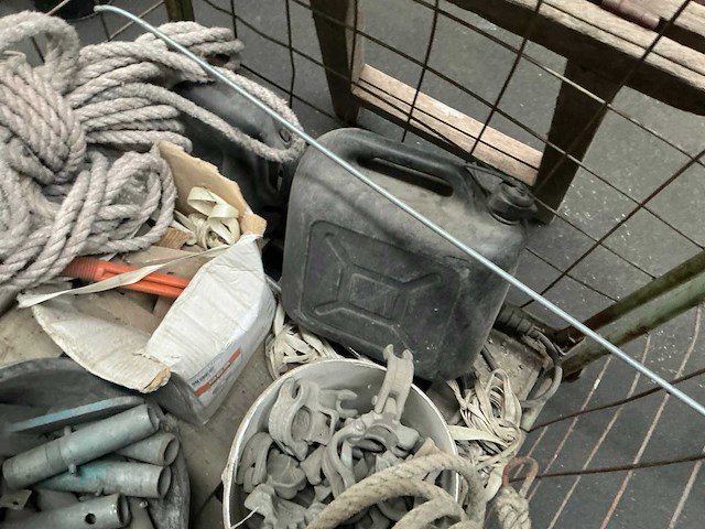 Partij steigeronderdelen en koord - afbeelding 7 van  10