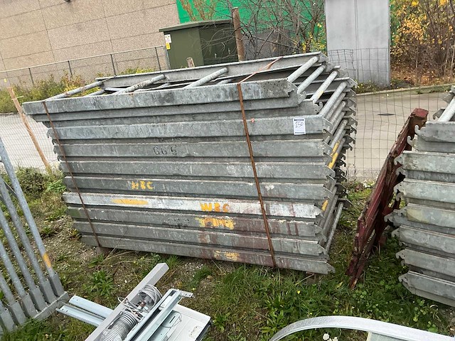 Partij steigeronderdelen - afbeelding 2 van  3