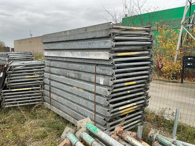 Partij steigeronderdelen - afbeelding 1 van  3