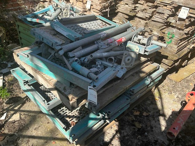 Partij steigeronderdelen - afbeelding 1 van  3