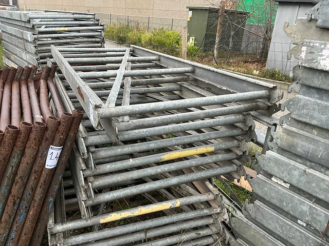 Partij steigeronderdelen - afbeelding 1 van  3