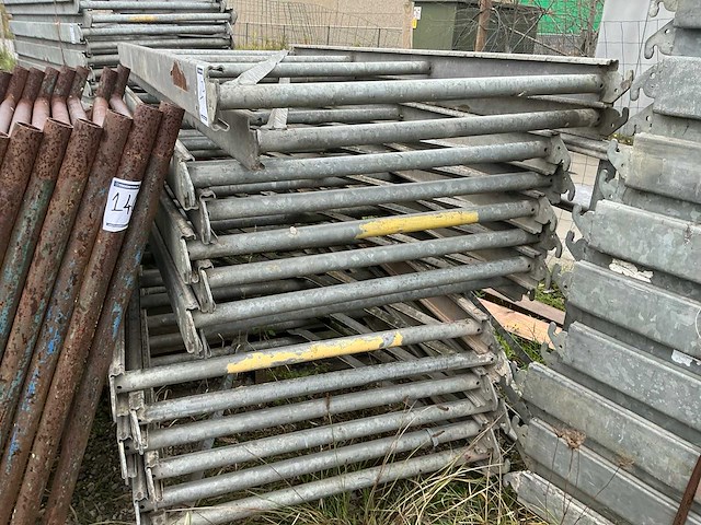 Partij steigeronderdelen - afbeelding 2 van  3