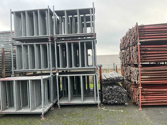 Partij steigeronderdelen - afbeelding 1 van  6