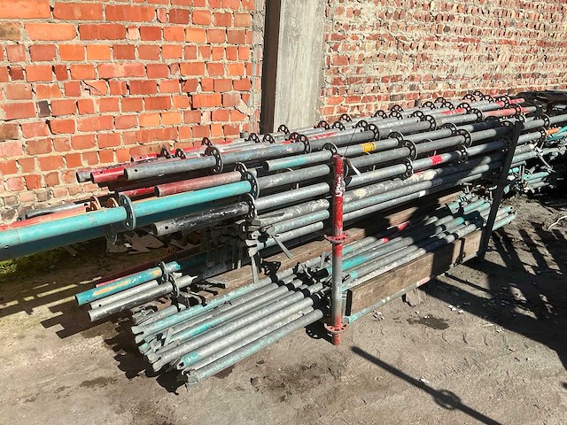 Partij steigersteunen en liggers - afbeelding 3 van  4