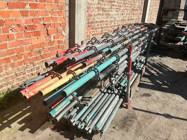 Partij steigersteunen en liggers - afbeelding 4 van  4