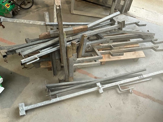 Partij steigersteunen - afbeelding 2 van  4