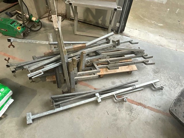 Partij steigersteunen - afbeelding 4 van  4