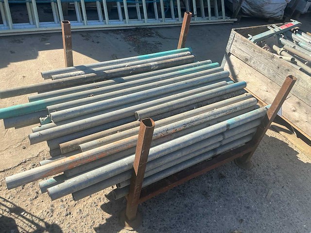 Partij steigersteunen - afbeelding 1 van  2