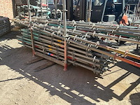 Partij steigersteunen - afbeelding 1 van  4