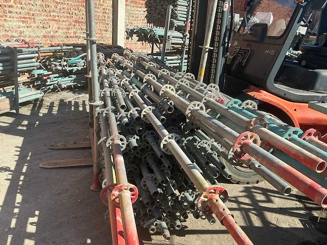 Partij steigersteunen - afbeelding 3 van  4