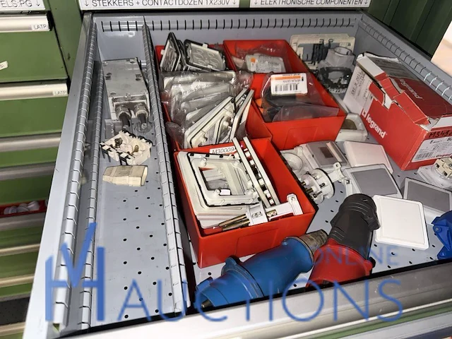 Partij stekkers en elektronische componenten kemasi - afbeelding 5 van  18