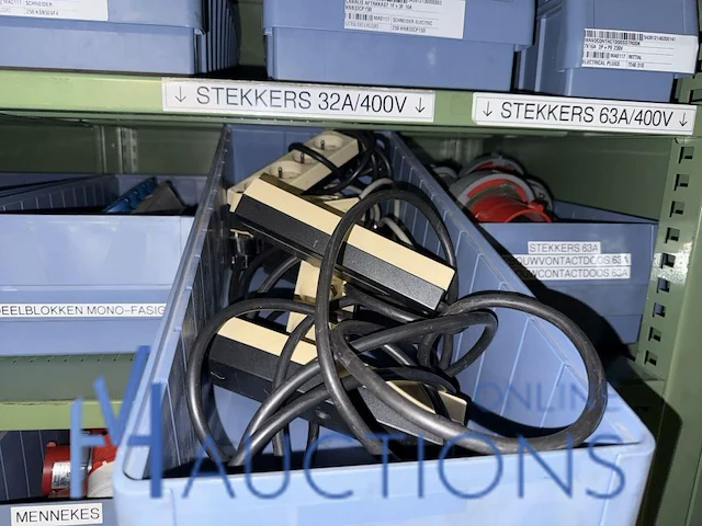 Partij stekkers en elektronische componenten kemasi - afbeelding 9 van  18