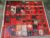 Partij stekkers en elektronische componenten kemasi - afbeelding 11 van  18
