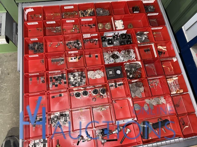 Partij stekkers en elektronische componenten kemasi - afbeelding 14 van  18