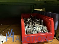 Partij stelschroeven, zwenkwielen en bevestigingsmateriaal - afbeelding 2 van  117
