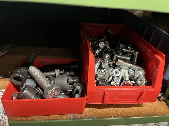 Partij stelschroeven, zwenkwielen en bevestigingsmateriaal - afbeelding 14 van  117