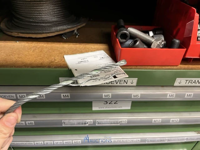 Partij stelschroeven, zwenkwielen en bevestigingsmateriaal - afbeelding 16 van  117