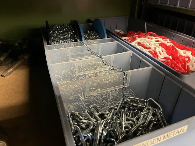 Partij stelschroeven, zwenkwielen en bevestigingsmateriaal - afbeelding 18 van  117