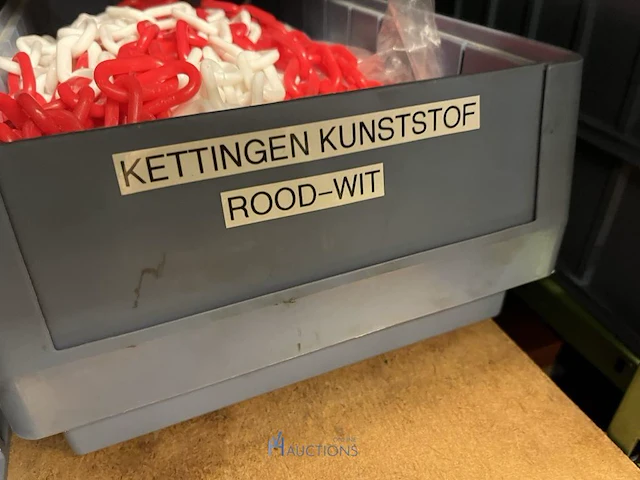 Partij stelschroeven, zwenkwielen en bevestigingsmateriaal - afbeelding 20 van  117