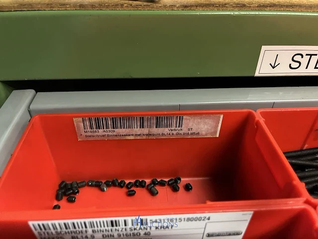 Partij stelschroeven, zwenkwielen en bevestigingsmateriaal - afbeelding 29 van  117