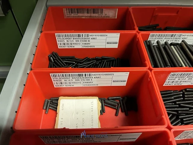 Partij stelschroeven, zwenkwielen en bevestigingsmateriaal - afbeelding 31 van  117