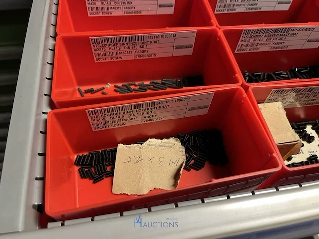 Partij stelschroeven, zwenkwielen en bevestigingsmateriaal - afbeelding 34 van  117