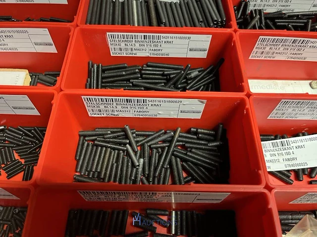 Partij stelschroeven, zwenkwielen en bevestigingsmateriaal - afbeelding 37 van  117