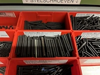 Partij stelschroeven, zwenkwielen en bevestigingsmateriaal - afbeelding 38 van  117