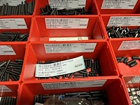 Partij stelschroeven, zwenkwielen en bevestigingsmateriaal - afbeelding 40 van  117