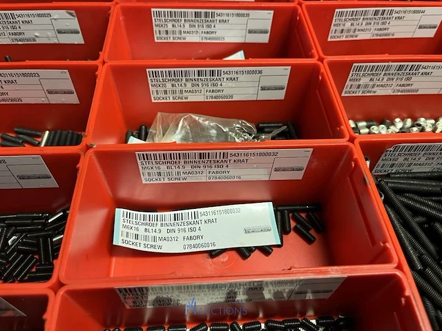Partij stelschroeven, zwenkwielen en bevestigingsmateriaal - afbeelding 42 van  117