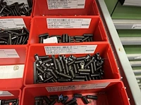 Partij stelschroeven, zwenkwielen en bevestigingsmateriaal - afbeelding 47 van  117