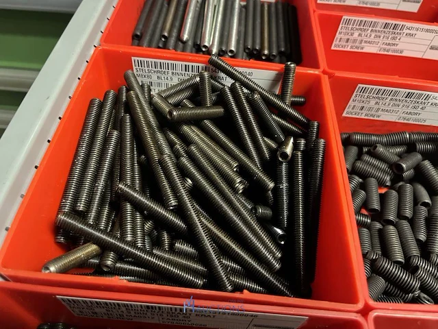 Partij stelschroeven, zwenkwielen en bevestigingsmateriaal - afbeelding 53 van  117
