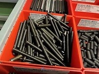 Partij stelschroeven, zwenkwielen en bevestigingsmateriaal - afbeelding 53 van  117