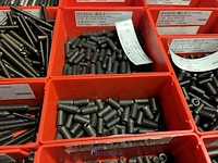 Partij stelschroeven, zwenkwielen en bevestigingsmateriaal - afbeelding 58 van  117