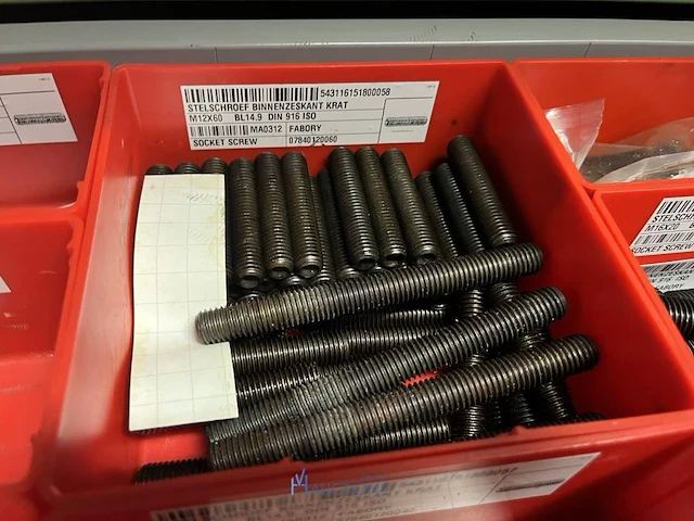 Partij stelschroeven, zwenkwielen en bevestigingsmateriaal - afbeelding 60 van  117