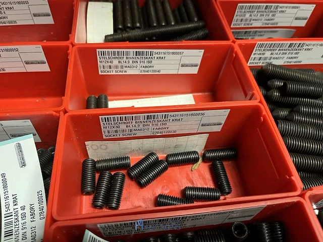 Partij stelschroeven, zwenkwielen en bevestigingsmateriaal - afbeelding 61 van  117