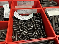 Partij stelschroeven, zwenkwielen en bevestigingsmateriaal - afbeelding 62 van  117